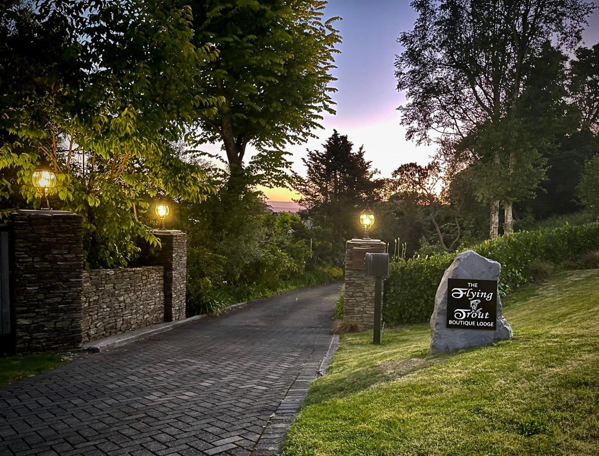 The Flying Trout Boutique Lodge Lago Lago Taupo Exterior foto